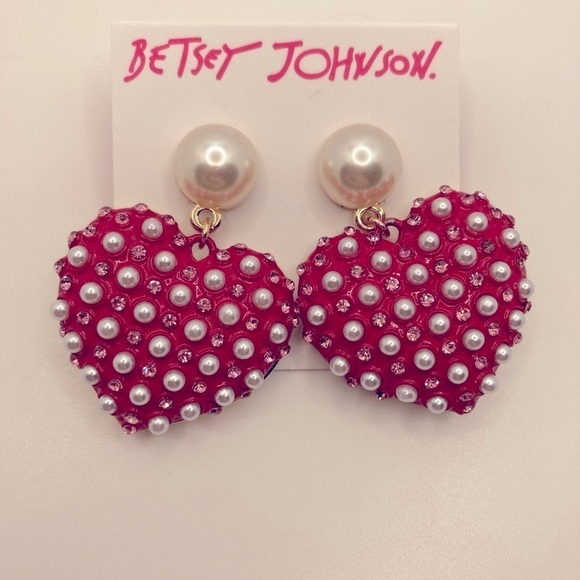 BETSEY JOHNSON Hearts Studded with Pearls and Crystals Dangle Earrings NEW NWT - Picture 1 of 2